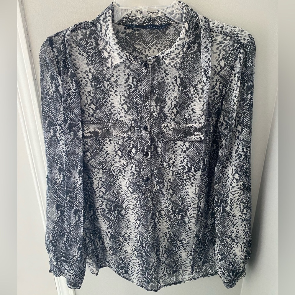 🔴 Zara Monochrome Snake Print Button Down Shirt